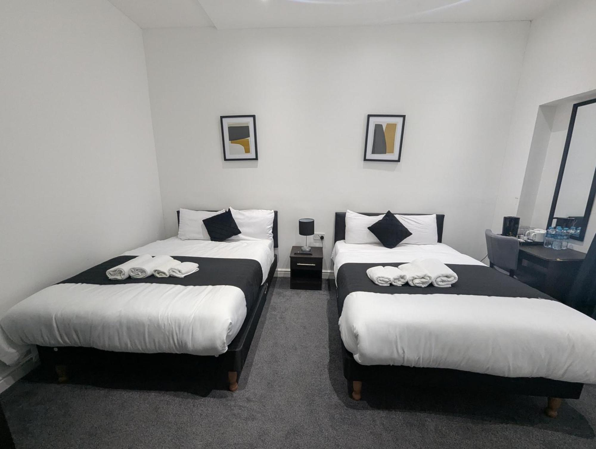 Oyo Firs Lodge London Heathrow Hounslow Ngoại thất bức ảnh