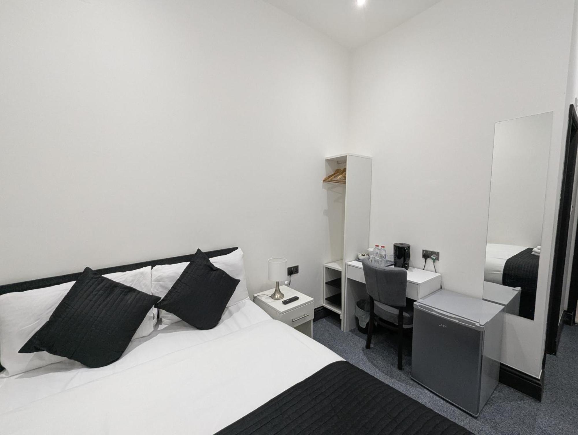 Oyo Firs Lodge London Heathrow Hounslow Ngoại thất bức ảnh
