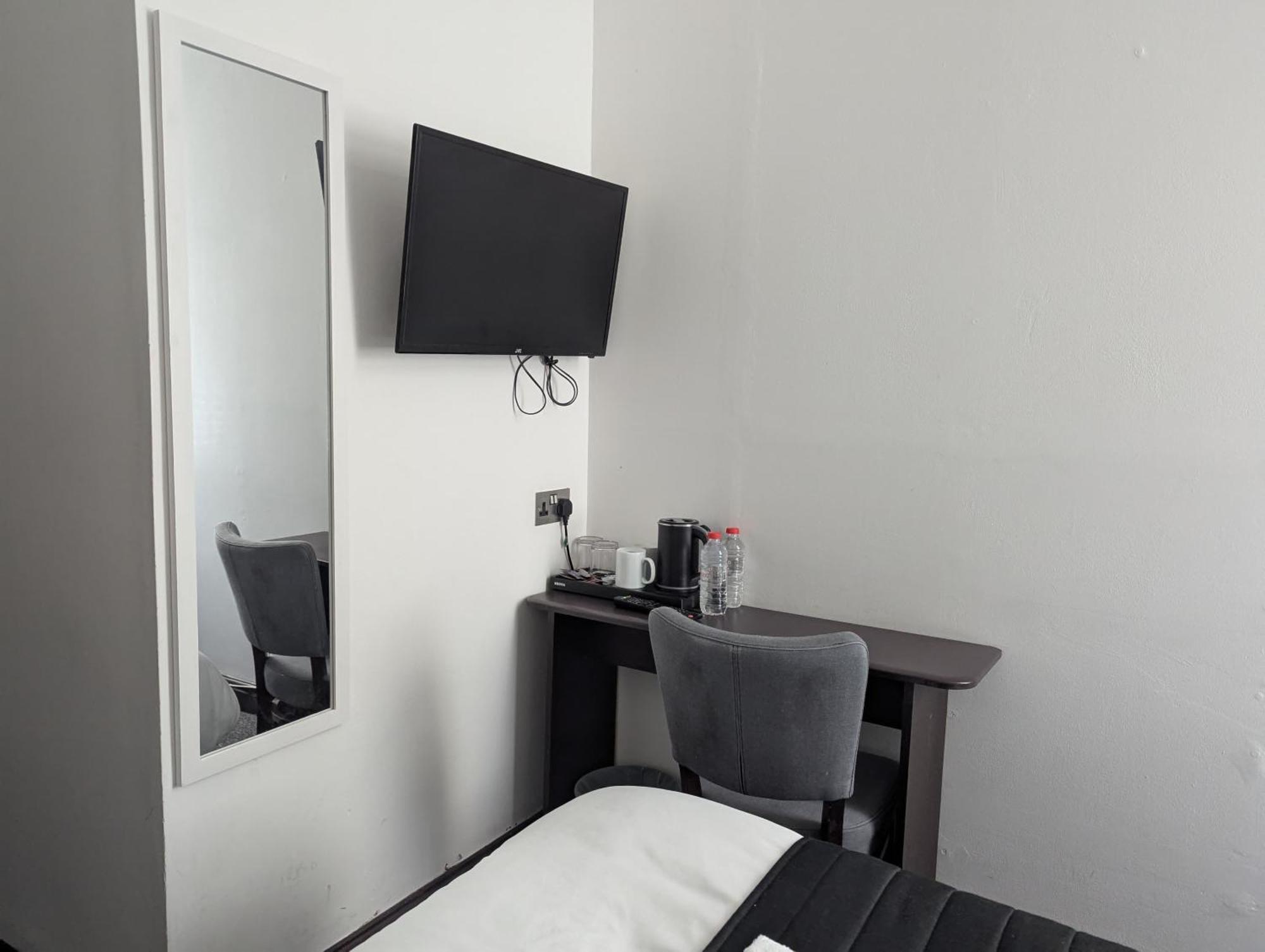 Oyo Firs Lodge London Heathrow Hounslow Ngoại thất bức ảnh