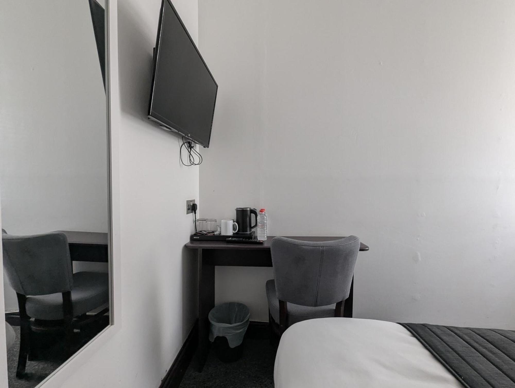 Oyo Firs Lodge London Heathrow Hounslow Ngoại thất bức ảnh