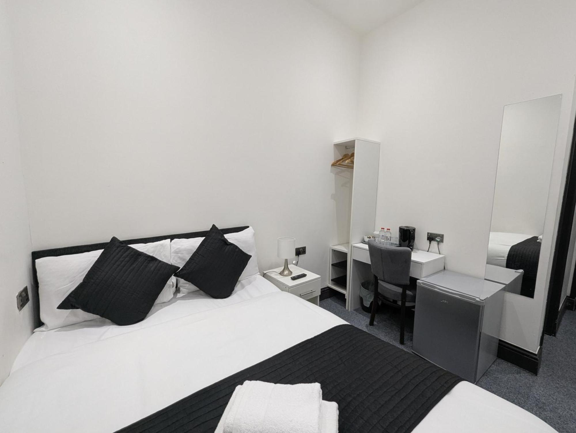Oyo Firs Lodge London Heathrow Hounslow Ngoại thất bức ảnh