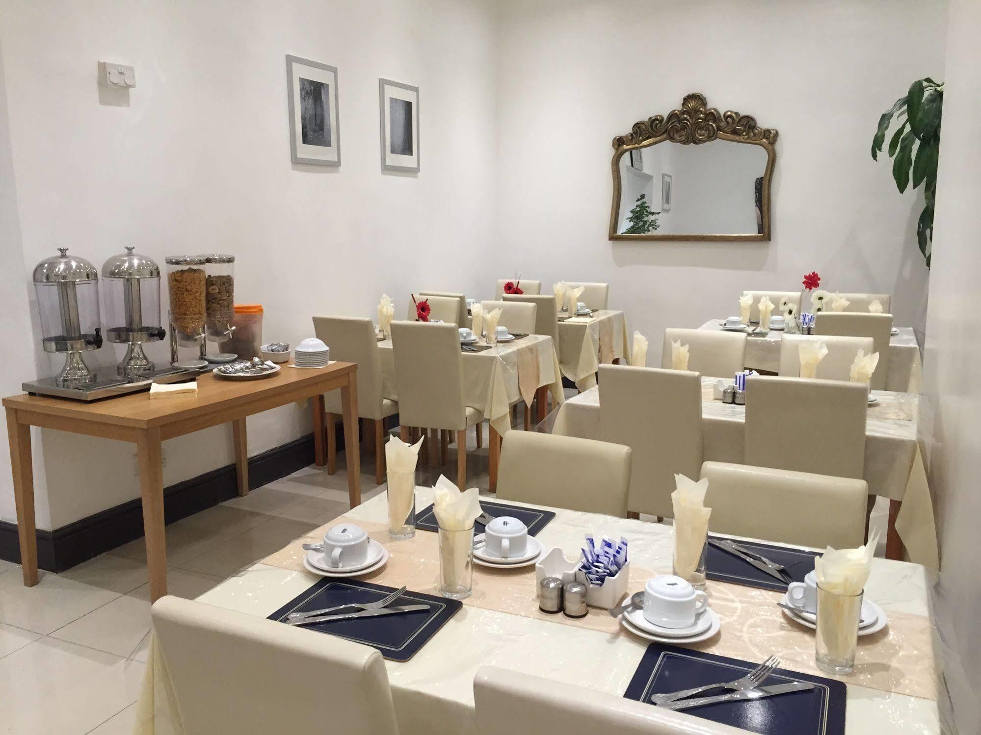 Oyo Firs Lodge London Heathrow Hounslow Ngoại thất bức ảnh