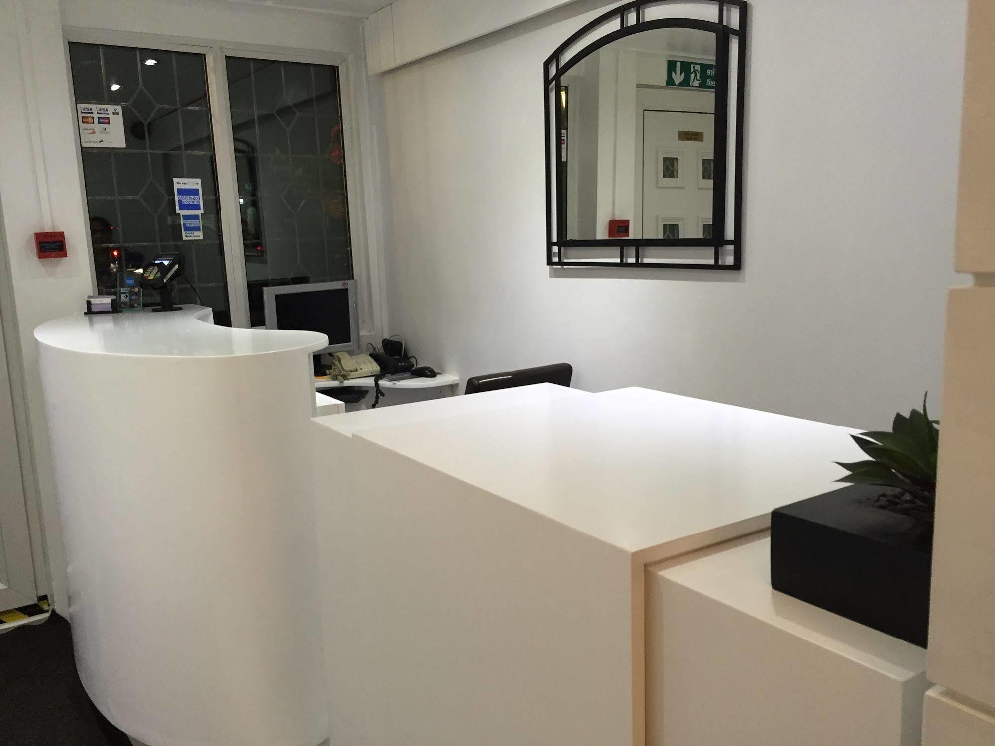 Oyo Firs Lodge London Heathrow Hounslow Ngoại thất bức ảnh